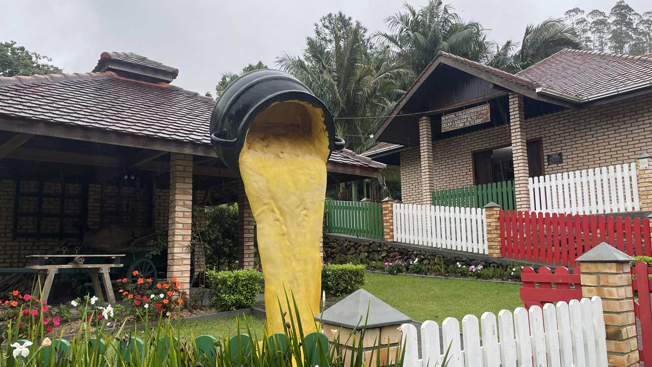 Monumento Italo-Guabirubense Francesco Celva e Monumento alla Polenta