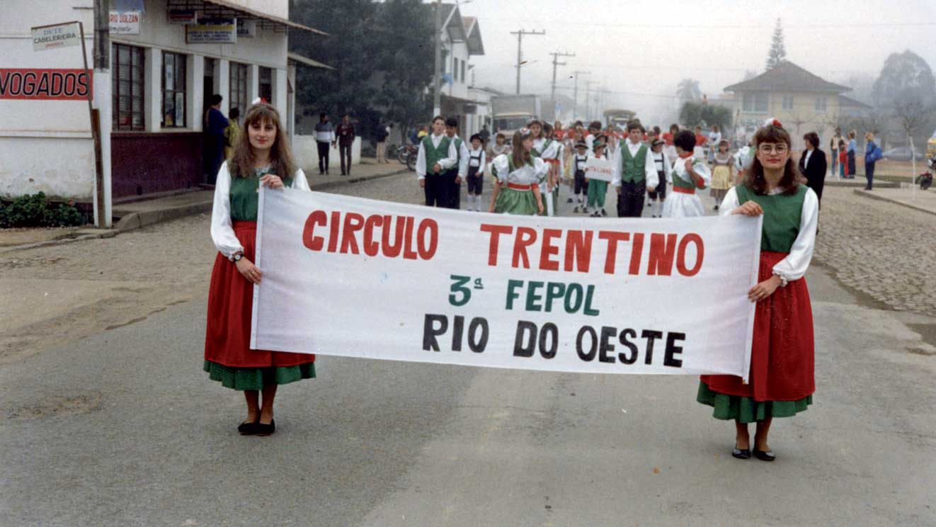 2001 Partecipazione alla sfilata della Festa della Polenta