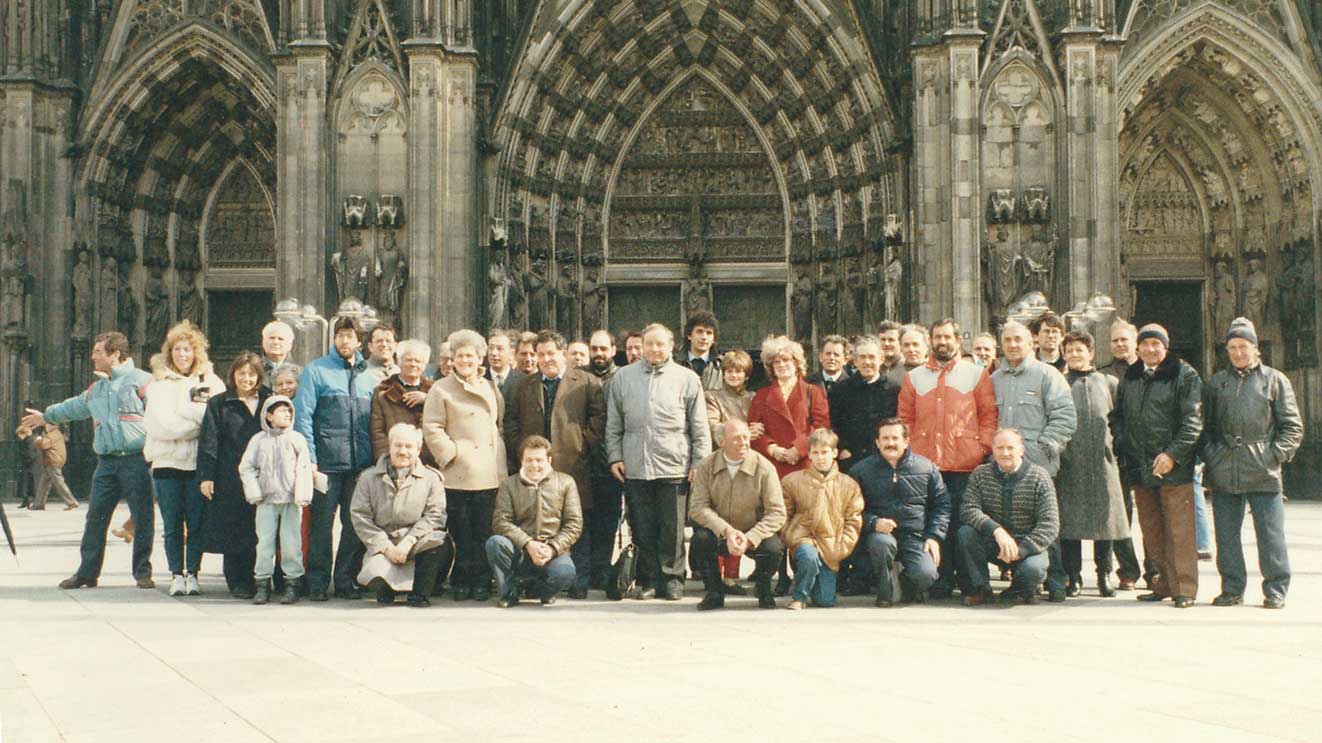 Soci del Circolo e Coro Cornet davanti alla Cattedrale di Colonia